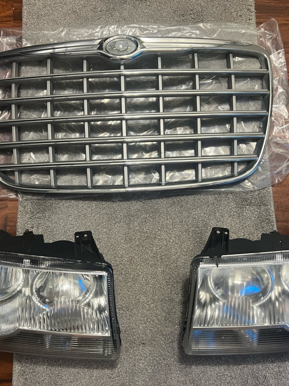 2005 chrysler 300 touring front grille and headlight set OEM